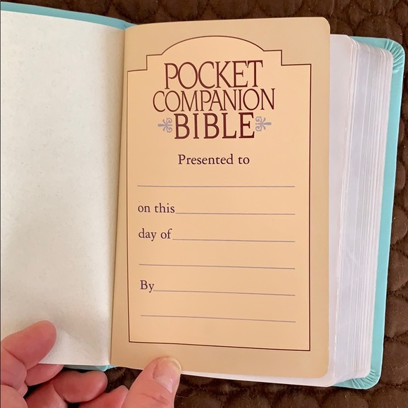 Floral Embossed Teal Colored Holy Bible - Picture 4 of 11